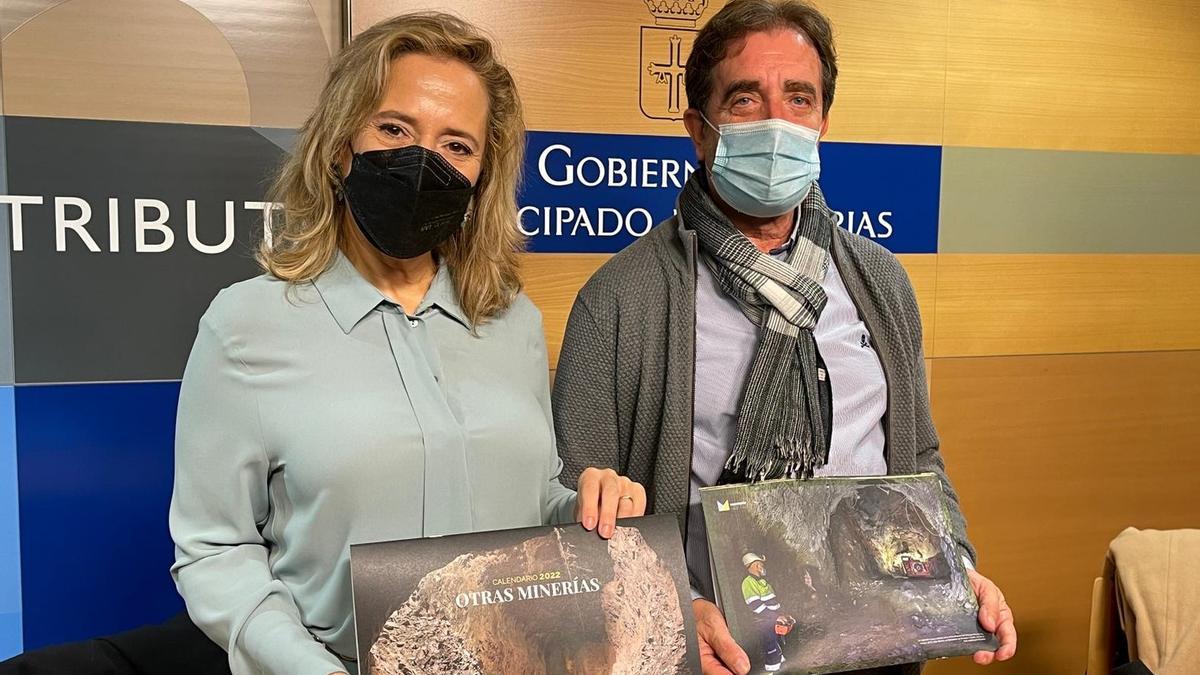 Belarmina Díaz y Juan José González Pulgar, ayer, en la presentación.