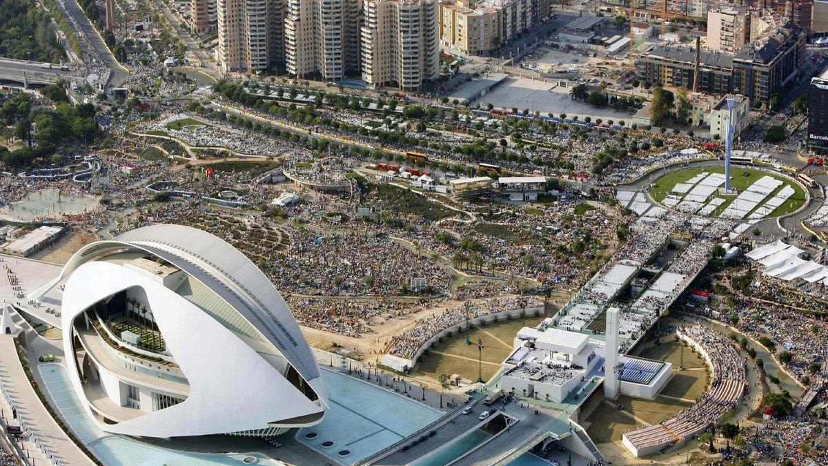 Vista aérea del V Encuentro Mundial de las Familias en la Ciudad de las Artes y las Ciencias en Valencia.