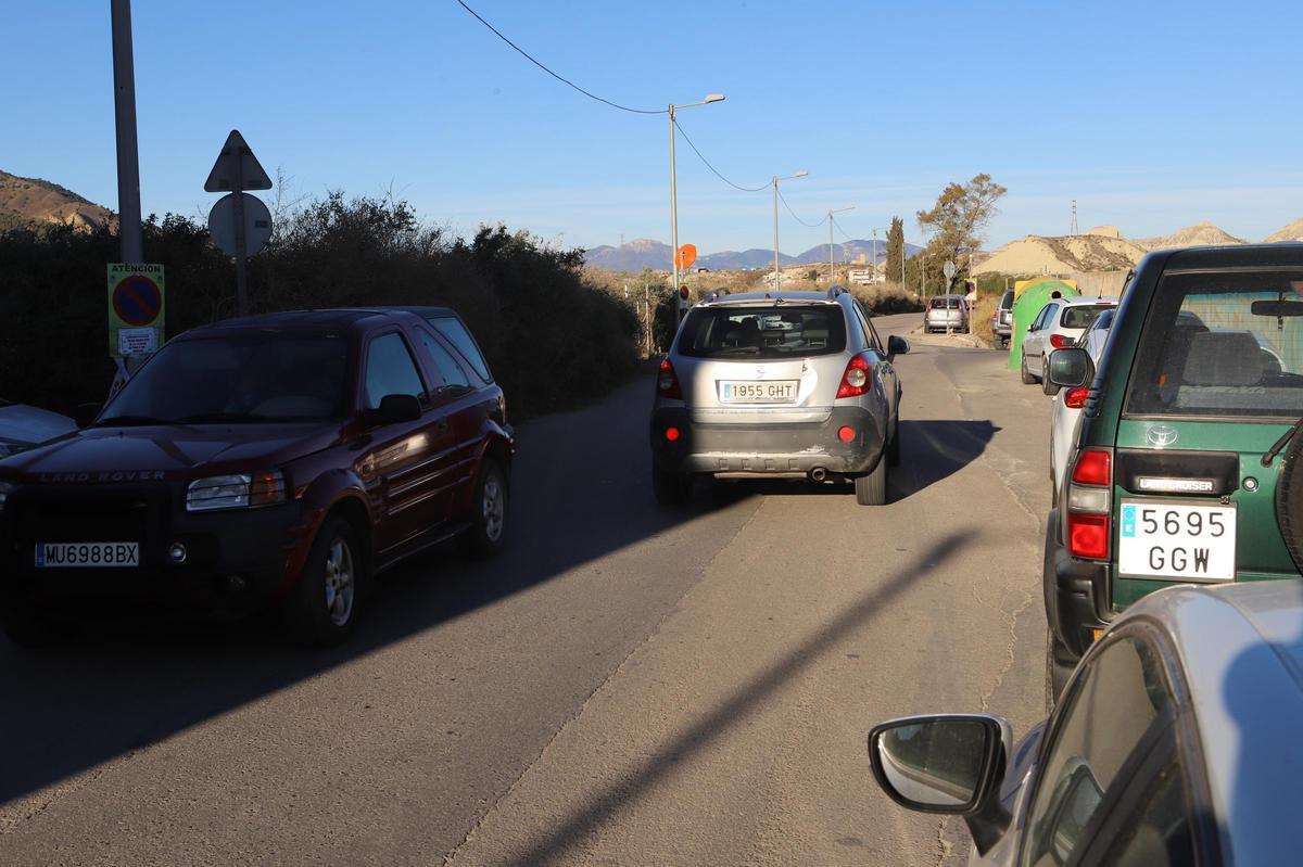 Numerosos vehículos circulan a diario por la zona.