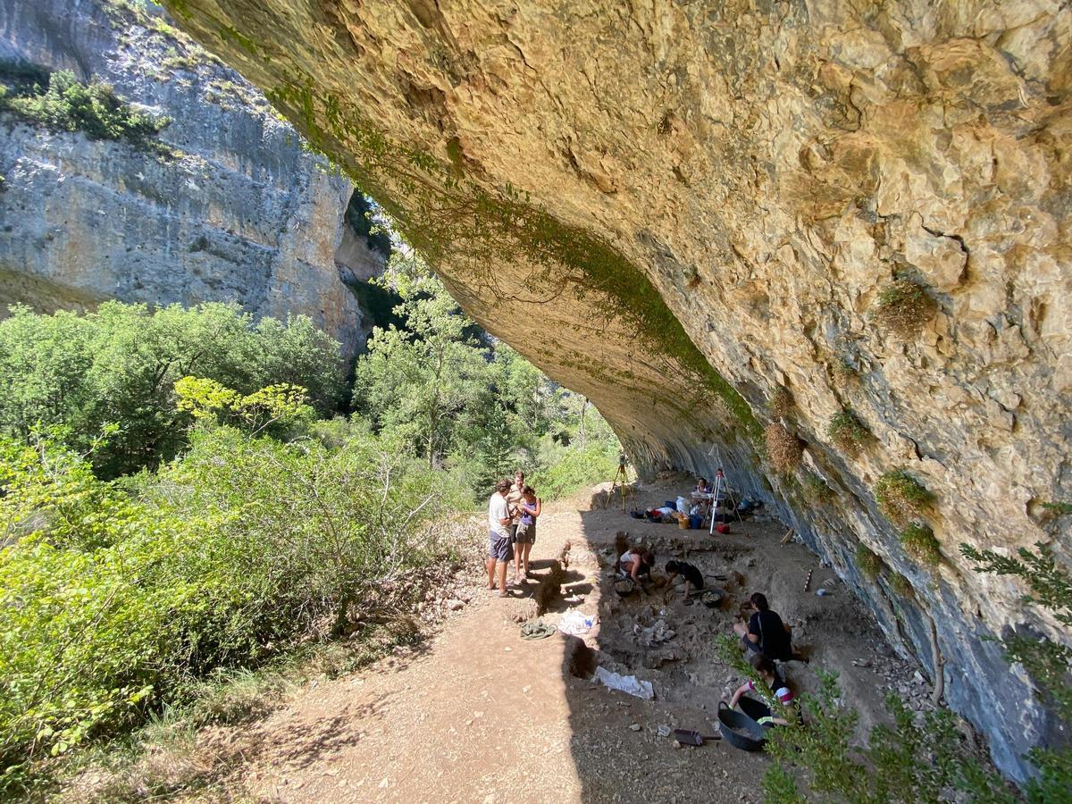 Los arquéologos durante los trabajos del mes de julio