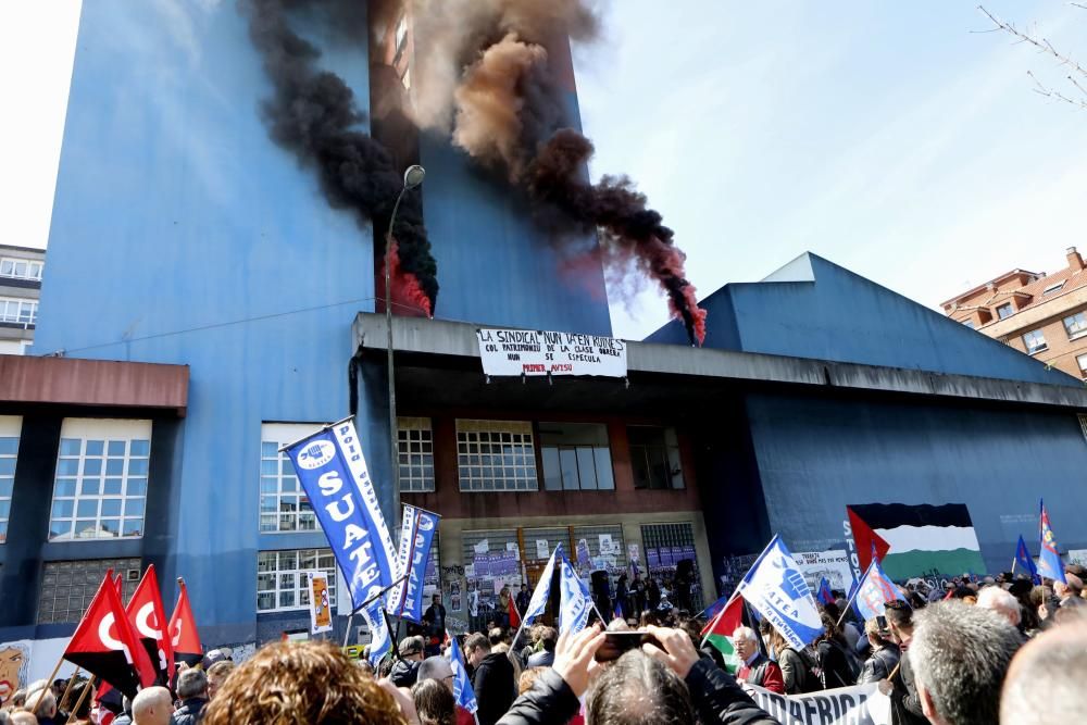 Los sindicatos minoritarios reclaman en Gijón políticas contra la precariedad