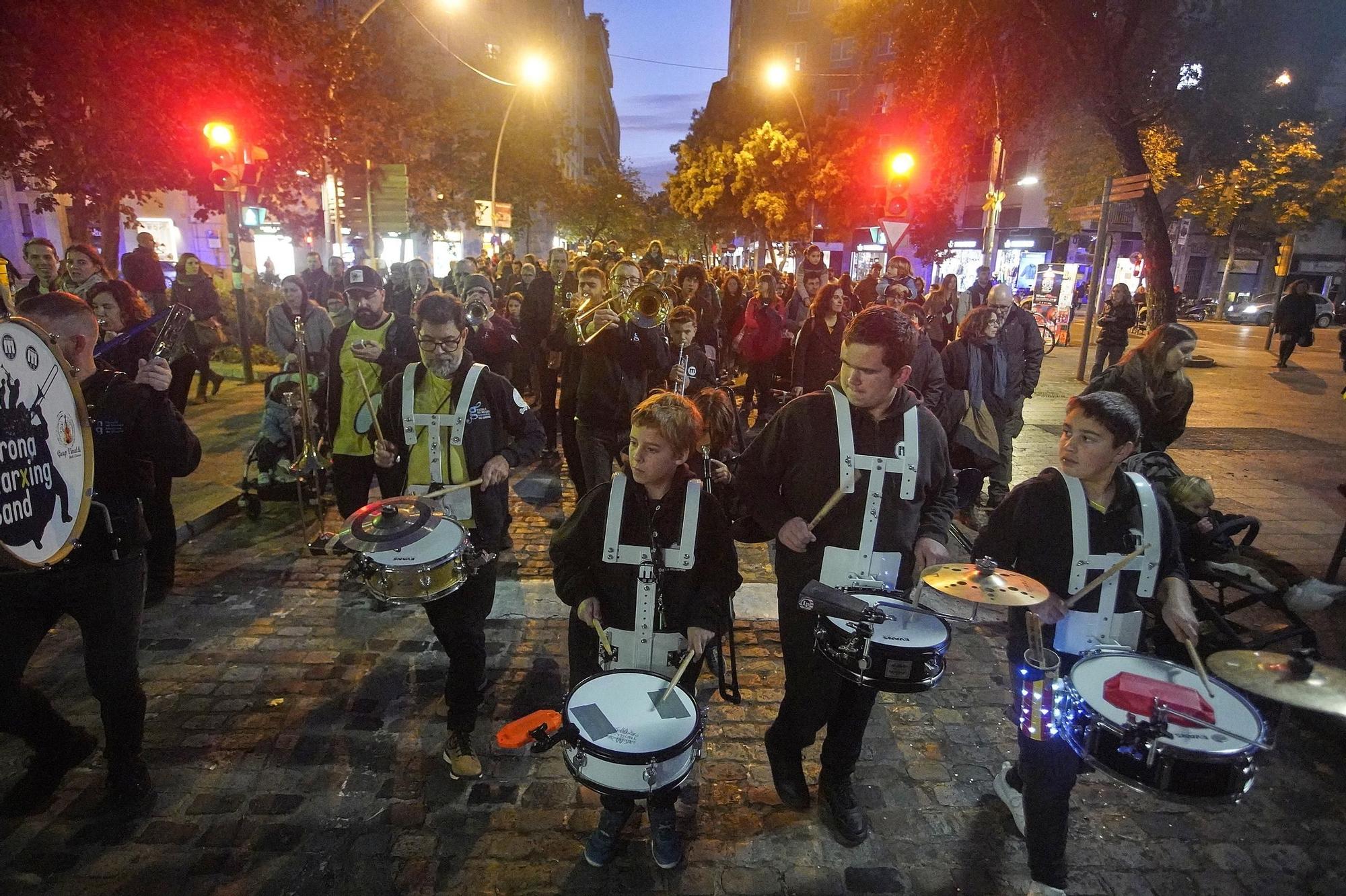 Galeria d'imatges: La tradicional encesa de l’arbre de Nadal de la plaça Catalunya acapara l’expectació de grans i petits