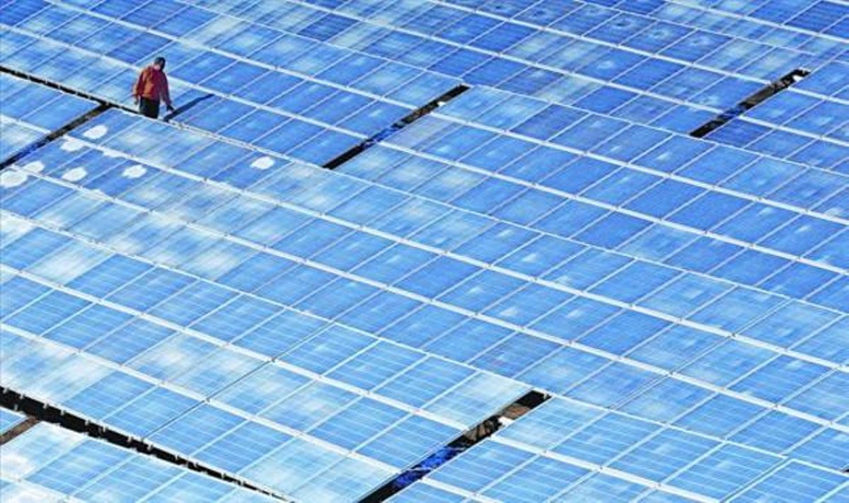 Manteniment al parc solar de Norsol a Villaldemiro (Burgos).
