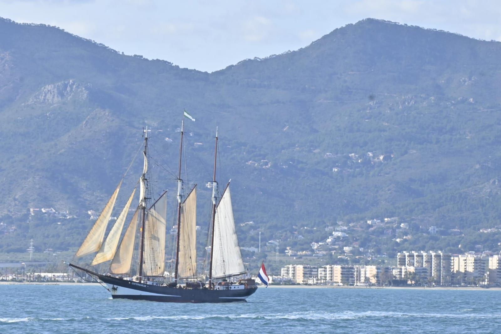 Fotogalería: Los barcos de 'Escala a Castelló' atracan en el Grau