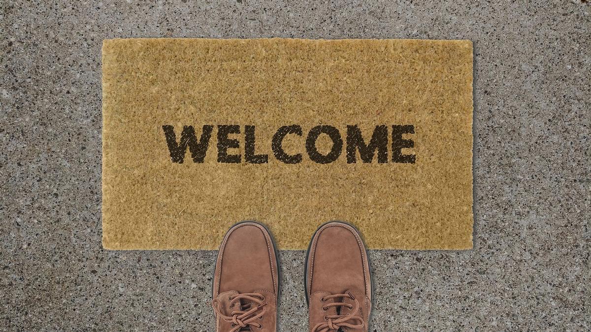 Adiós a poner macetas en la puerta de tu casa: la Ley de Propiedad Horizontal lo deja claro