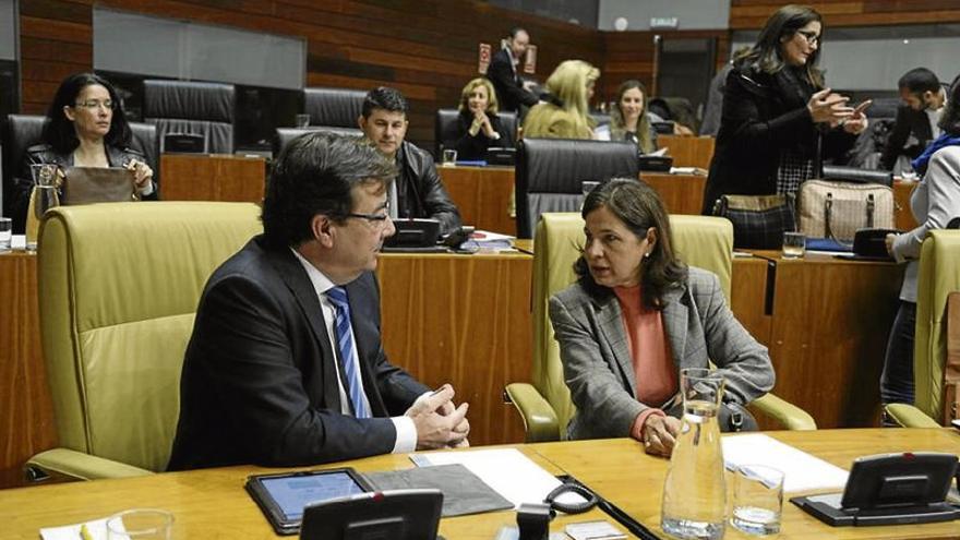El PP apoya la enmienda de Podemos y el pleno tumba los presupuestos de Vara