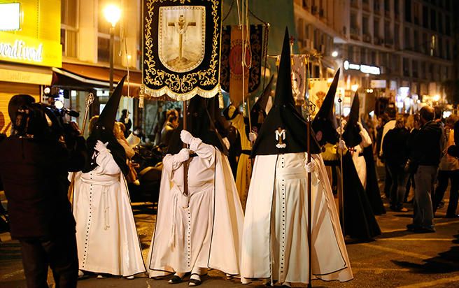 La Semana Santa se inicia con la procesión de los Estandartes, la cual siempre se celebra el viernes anterior al Domingo de Ramos.