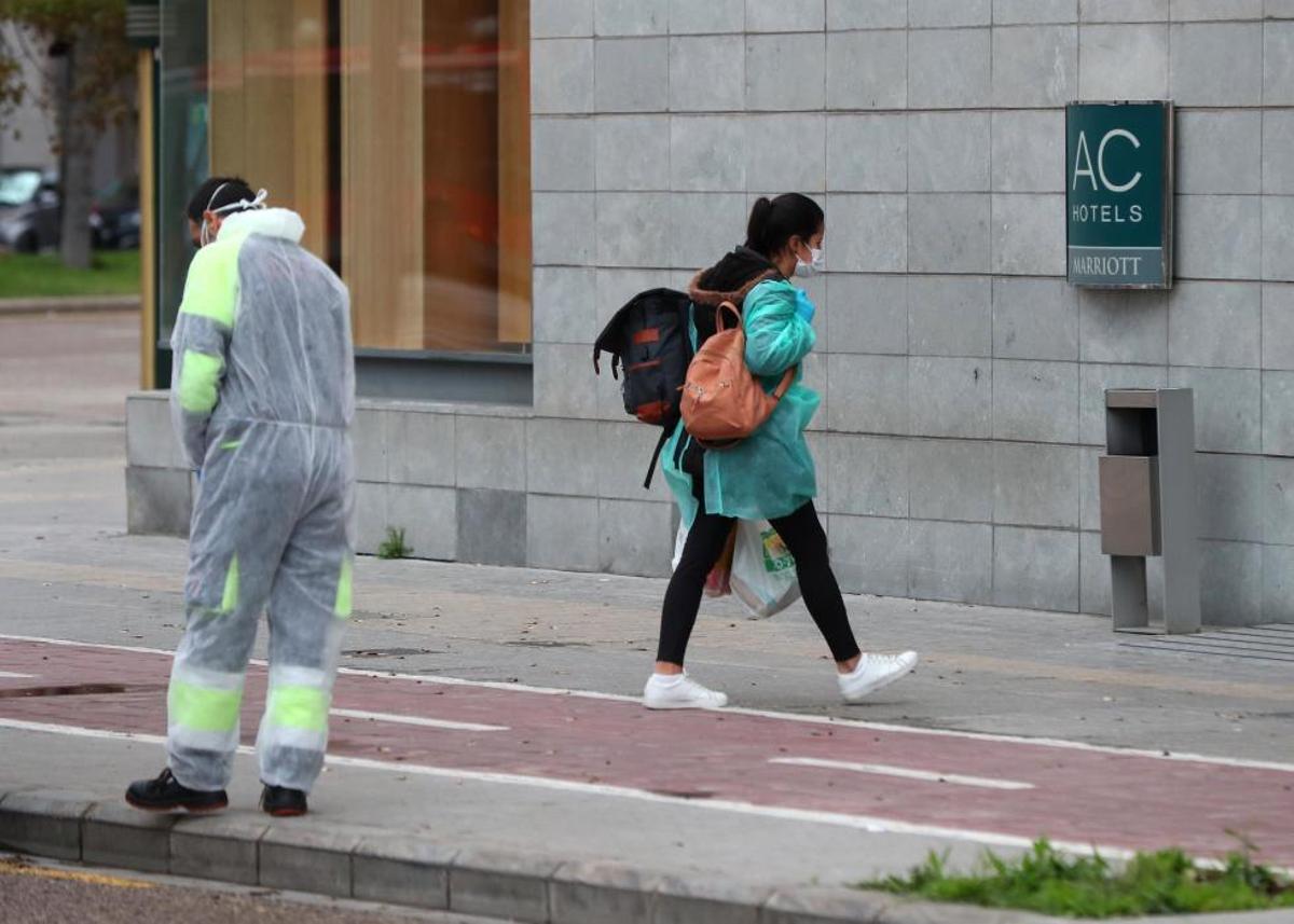 Los pacientes leves de la COVID-19 pasan su cuarentena en hoteles