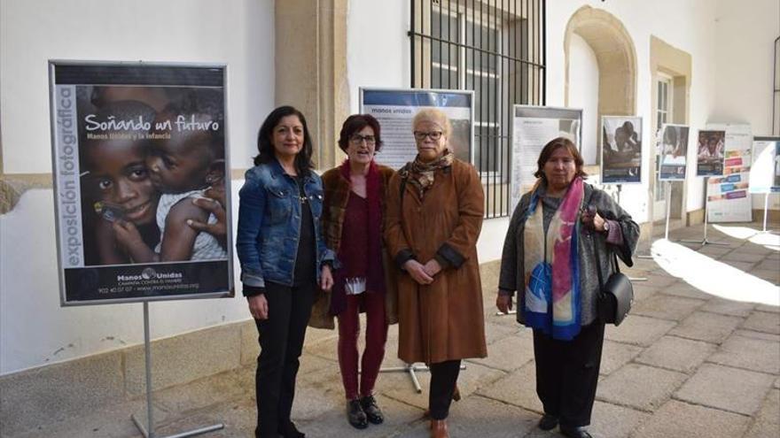 Una exposición de fotografías refleja la indefensión de la infancia