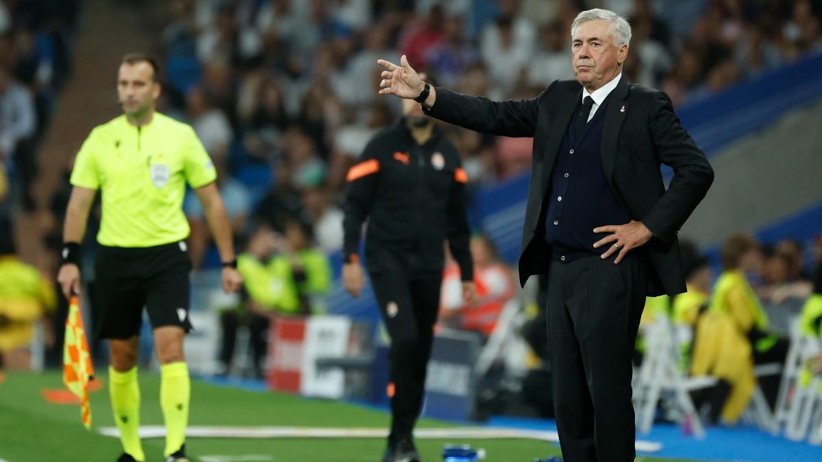 Ancelotti dando instrucciones contra el Shakhtar