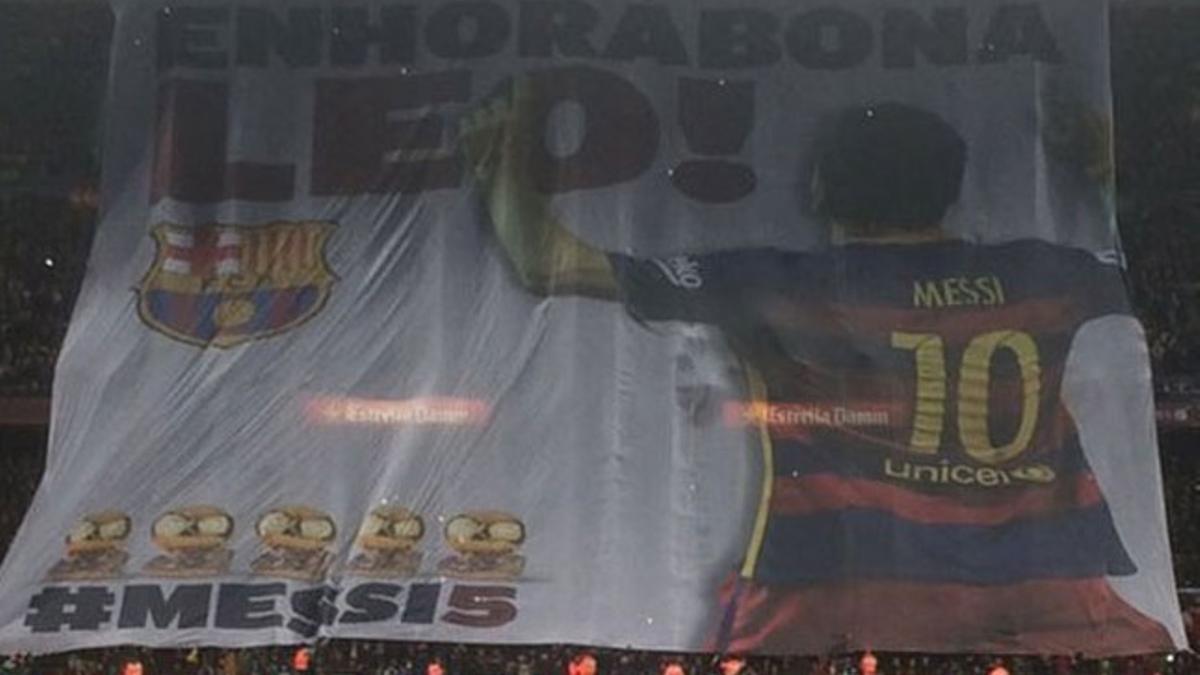 La lona en homenaje a Leo Messi