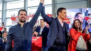 Pedro Sánchez junto a Luis Tudanca, en el acto de presentación del candidato del PSOE a la presidencia de Castilla y León.