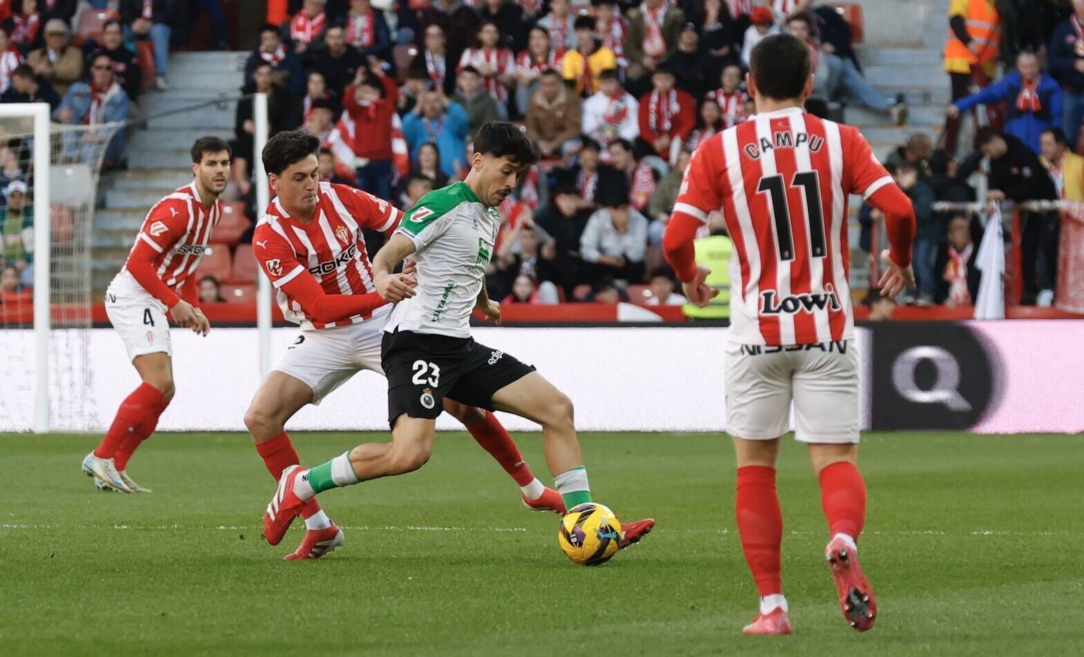 EN IMÁGENES: Ambientazo en el Sporting-Racing de Santander disputado en El Molinón