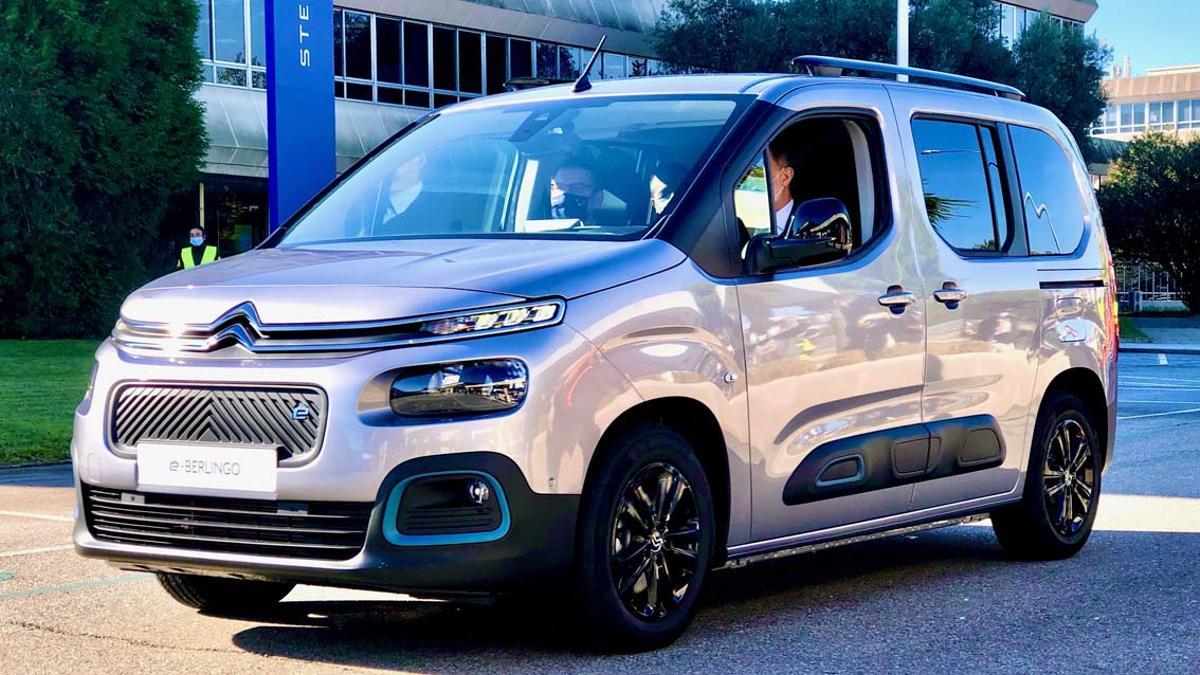 El Rei visita la planta de Stellantis a Vigo