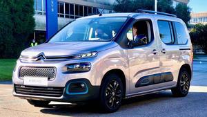 El Rei visita la planta de Stellantis a Vigo