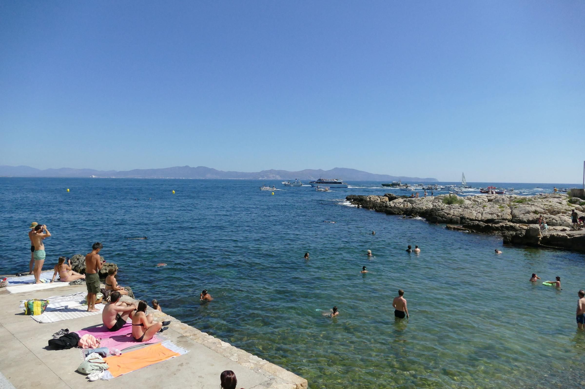 L'Escala commemora la Festa del Carme amb un sentit homenatge a les persones grans i a les seves arrels marineres