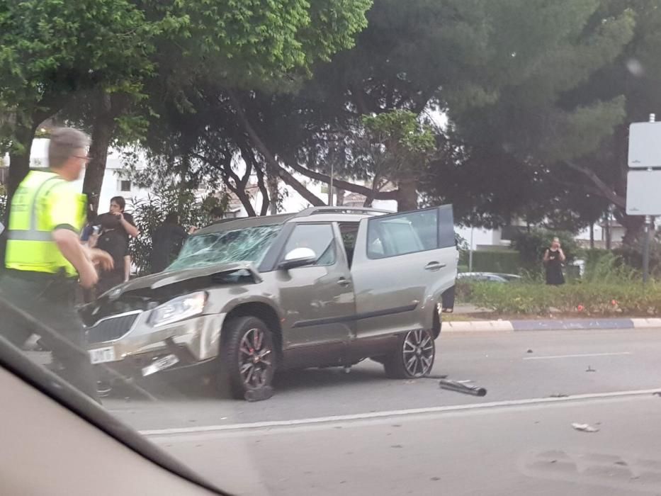 Caos en la A-7 en Marbella durante la huída de un conductor borrachó, que provó un accidente.