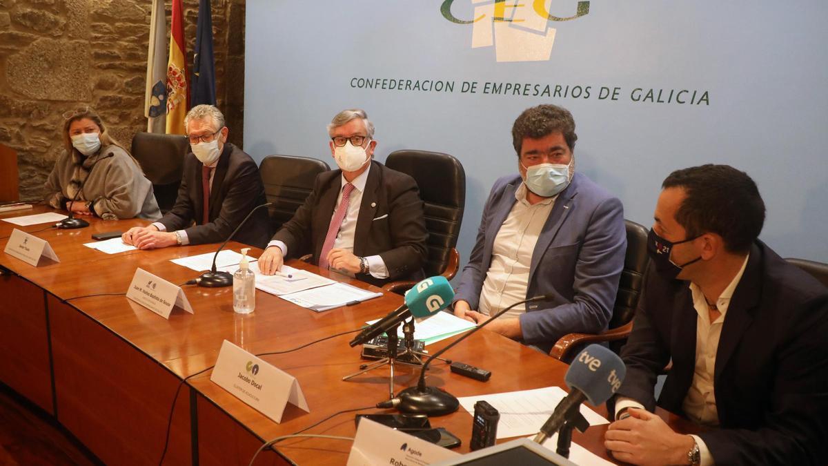 La rueda de prensa celebrada en la sede de la CEG, en Santiago.