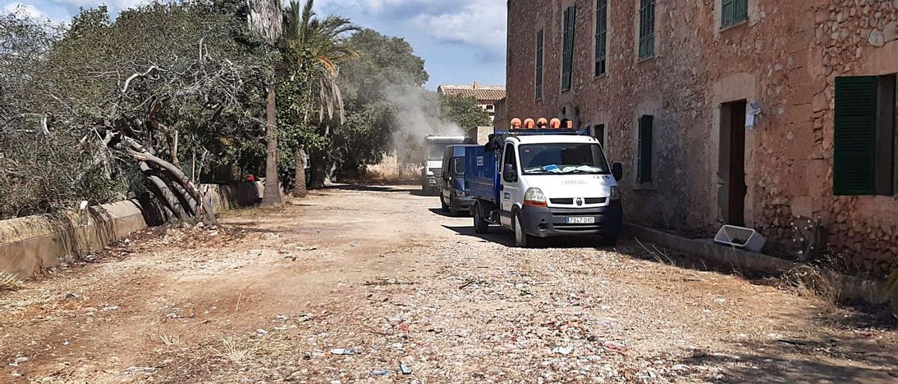 El exterior de la casa de Son Reus Vell, despejado tras varias jornadas de trabajo.