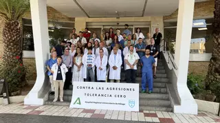 Los sanitarios de Málaga protestan contra las agresiones a médicos y enfermeros:  “vienen a trabajar con miedo”