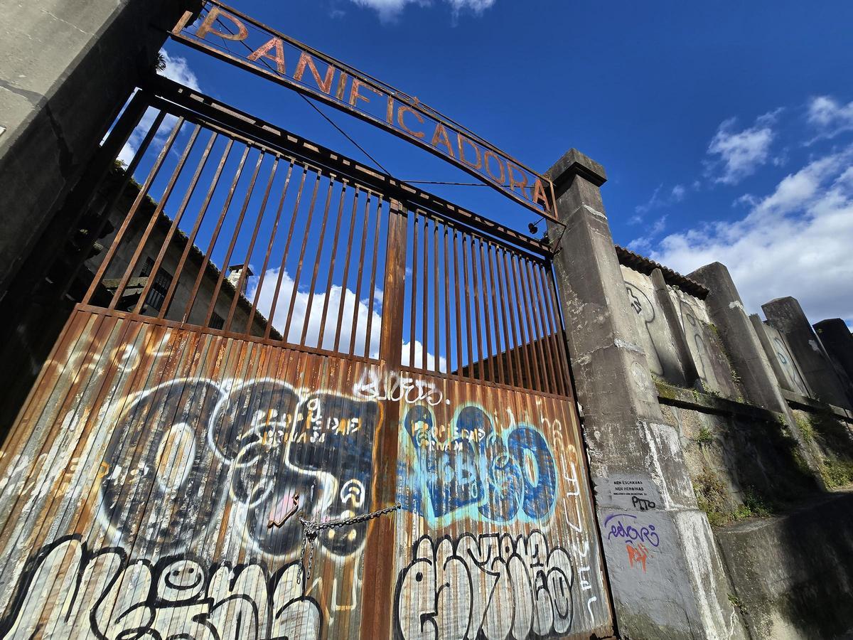 El vandalismo evidencia aún más el abandono de la Panificadora a la espera del PXOM