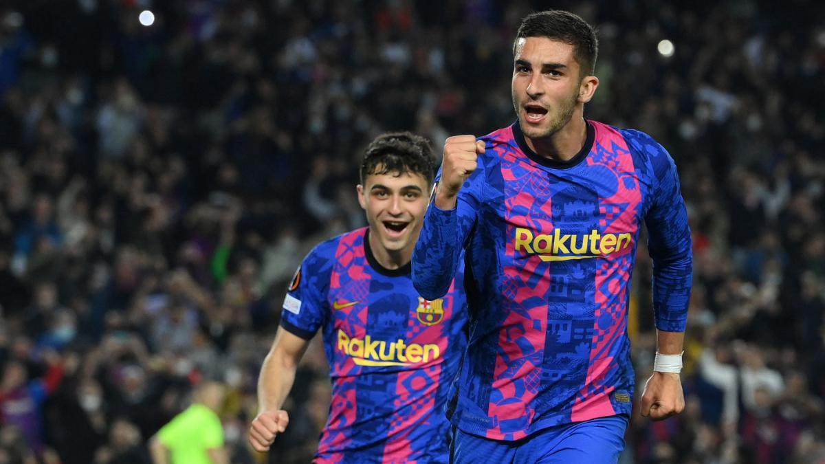 Ferran Torres celebra su gol en el Barça-Nápoles de la Europa League 2021/22