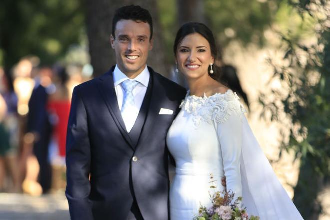 Ana Badí y el tenista Roberto Bautista Agut posan felices tras contraer matrimonio en Castellón