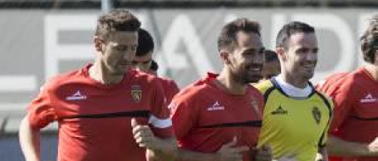 Lolo, en el centro, junto a Rubén y Manu Herrera, en un entrenamiento.