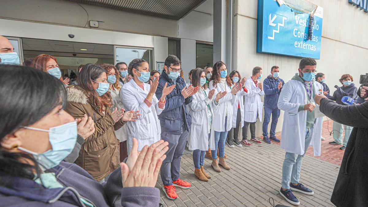 Protesta del personal laboral del Hospital de Torrevieja