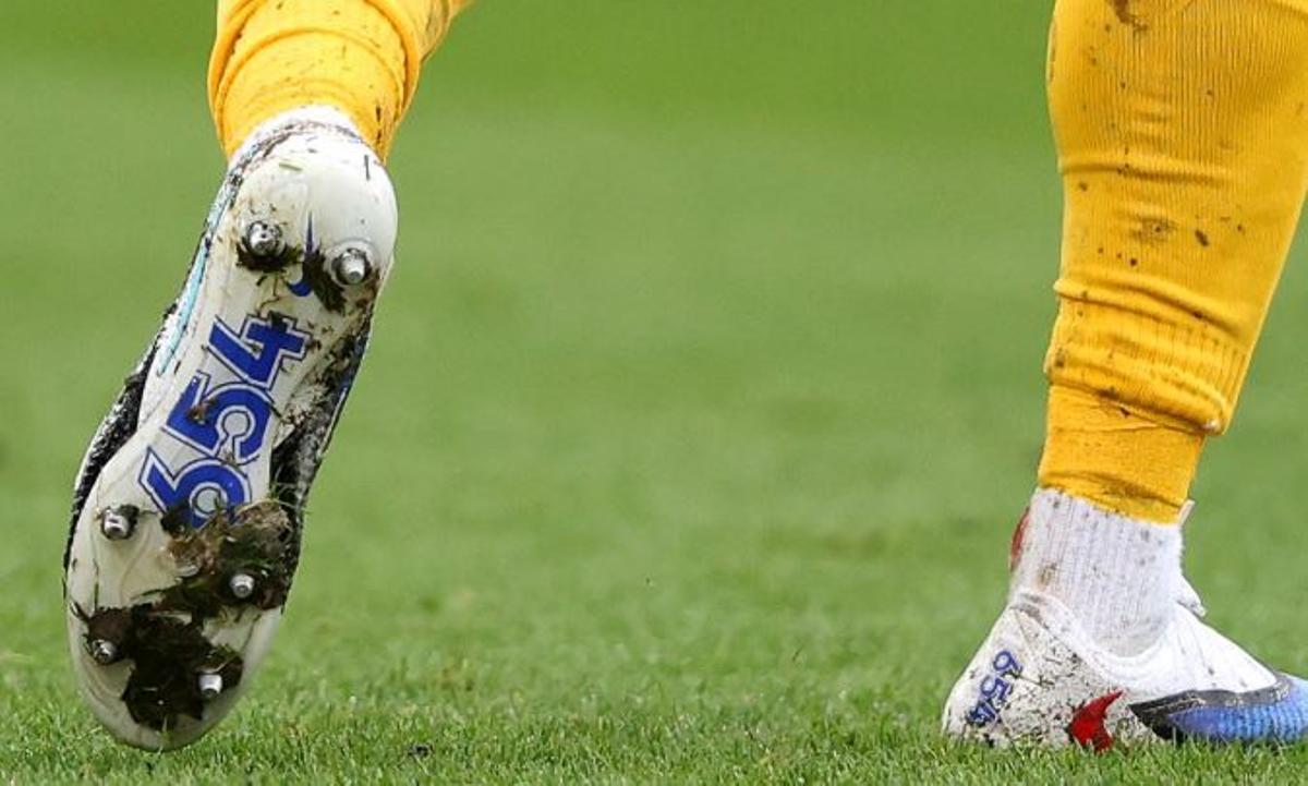 Las botas con las que Milner ha celebrado sobre el campo ser el jugador con más partidos de la historia de la Premier