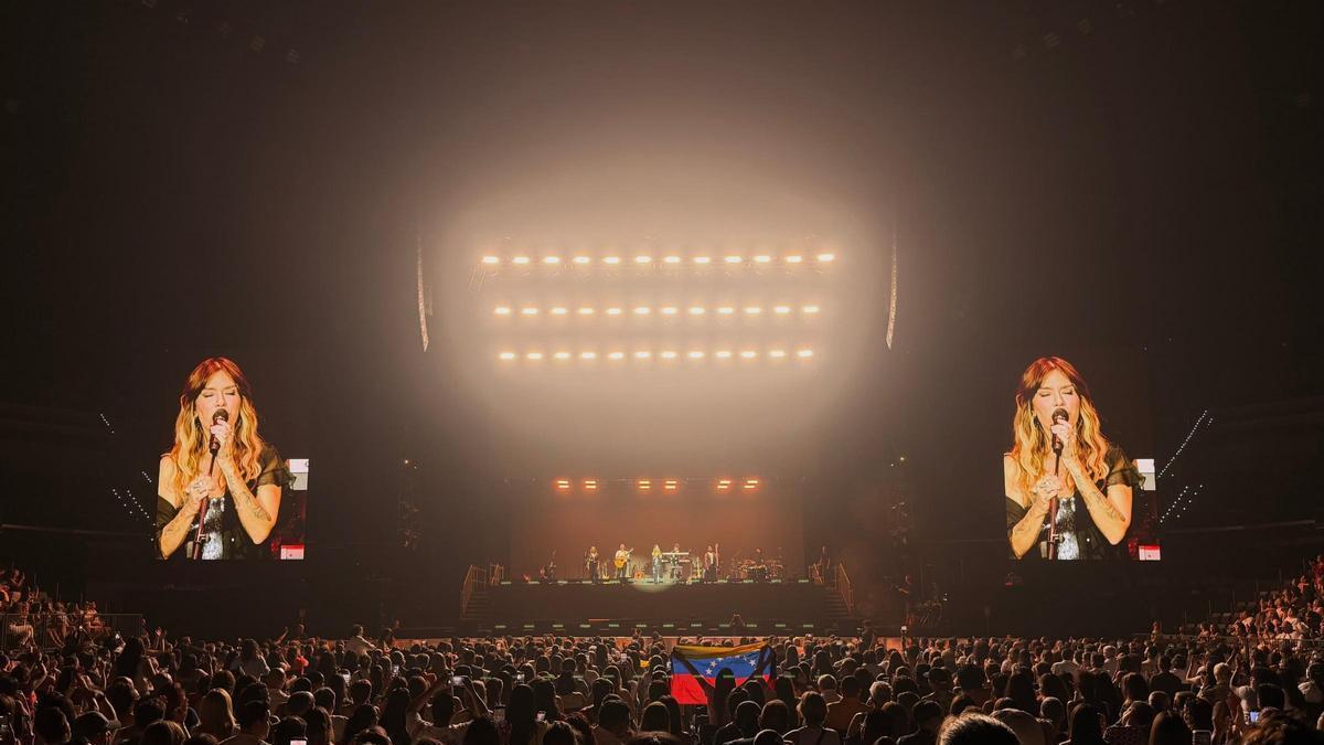 El Roig Arena vibra con Kany García y su gira “Puerta Abierta”