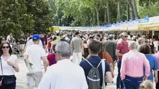 ¿Cuánto dinero gastan los lectores en la Feria del Libro de Madrid y cuántos libros compran?