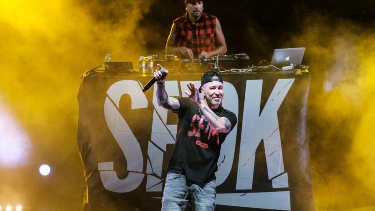 Zatu y Acción Sánchez, SFDK, fueron los últimos en subir al escenario con una ración de hip hop para el público.