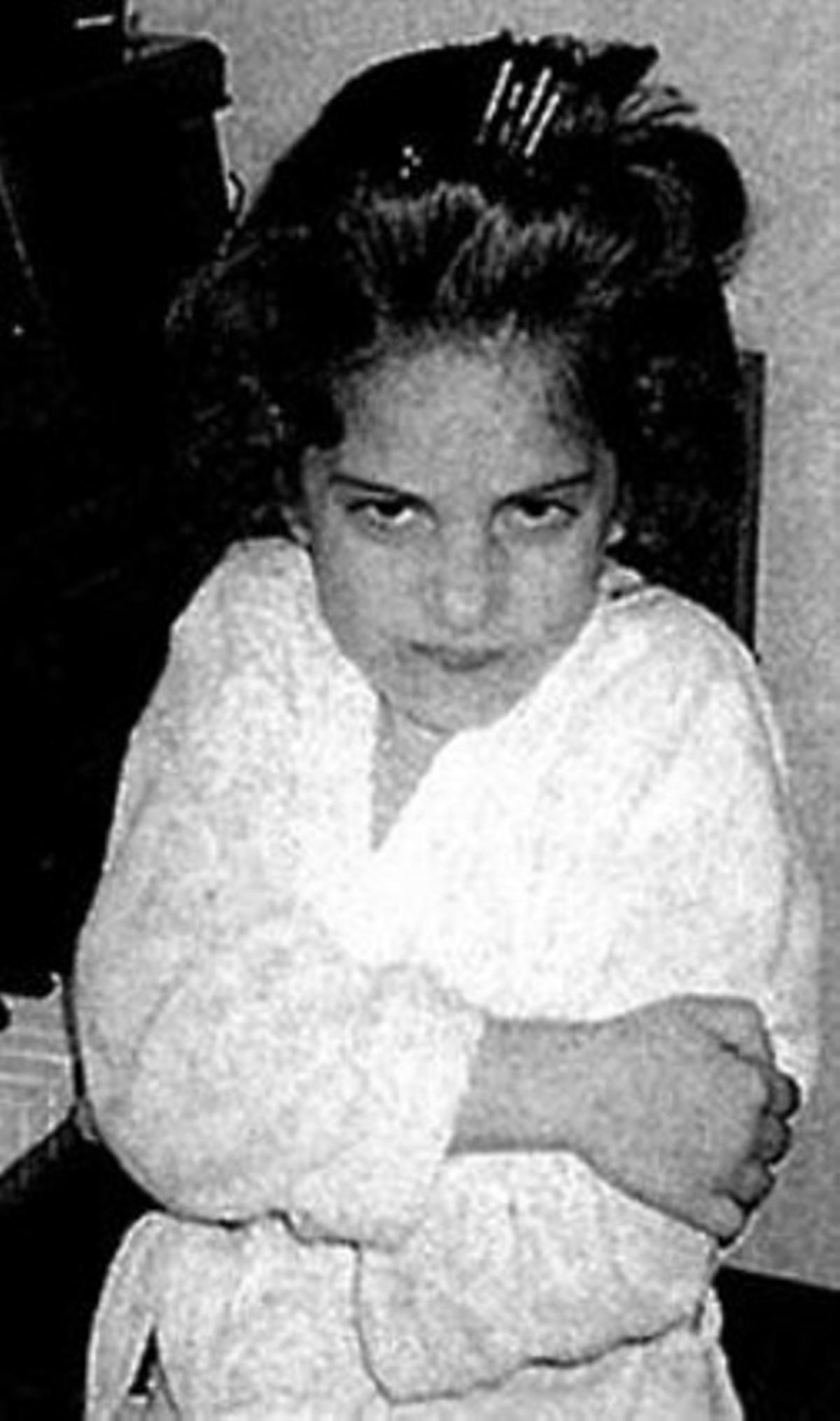 EXTRAVAGÀNCIA 3 Lady Gaga, artista camaleònica per excel·lència, amb diversos estilismes. En blanc i negre, de petita, ja entremaliada. EXTRAVAGÀNCIA 3 Lady Gaga, artista camaleònica per excel·lència, amb diversos estilismes. En blanc i negre, de petita, ja entremaliada.