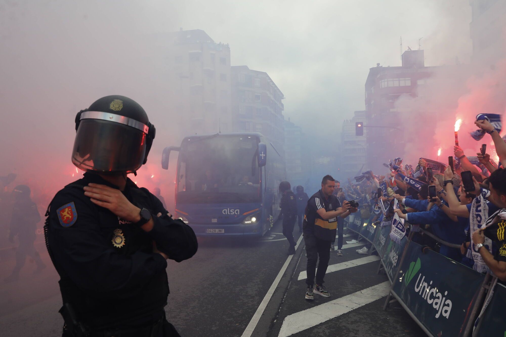 Así fue el recibimiento de la afición al Real Oviedo y toda la previa del último partido de la temporada