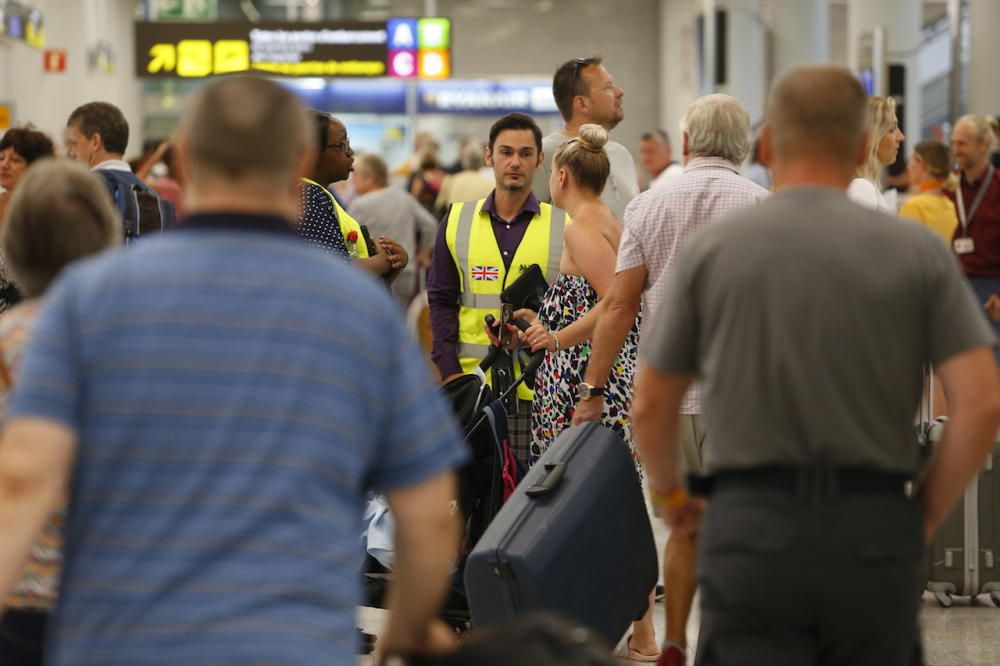 Afectados por la suspensión de pagos de Thomas Cook en el aeropuerto de Palma