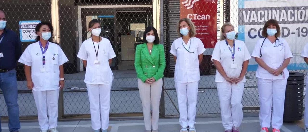 La ministra de Sanidad Carolina Darias visita un punto de vacunación contra el covid en Tenerife