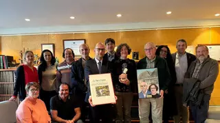 El hallazgo en la costa asturiana desvelado en la entrega al MUJA del "Asturiano de mes": el dinosaurio "más espectacular" de la historia del museo