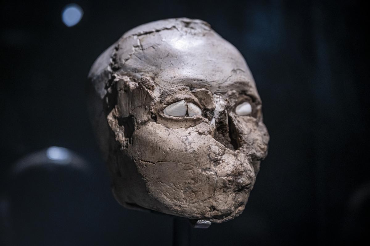 Cráneo humano modelado, c. 8200 -7500 a C. Colección British Museum.
