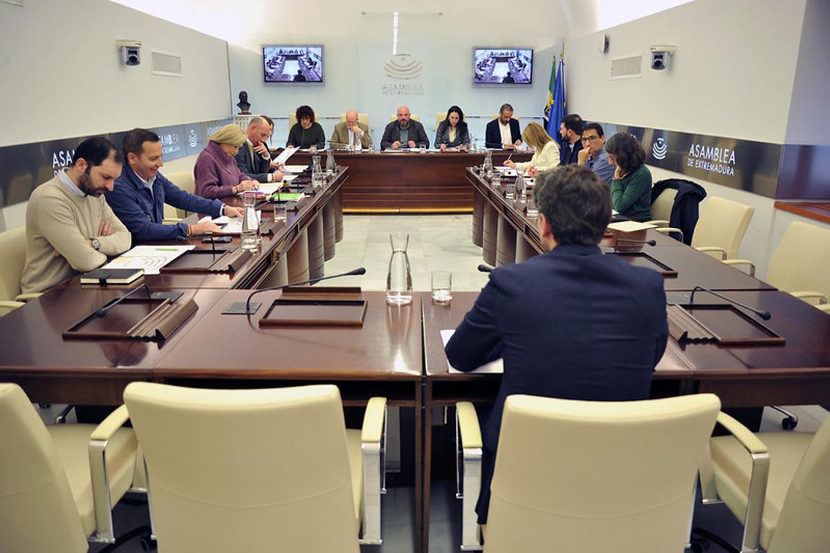 Primera reunión de la Junta de Portavoces de la Asamblea de Extremadura.