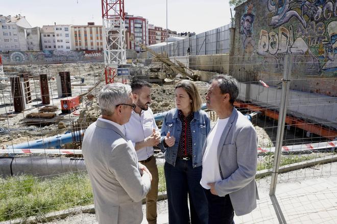 El desalojo del IES Jovellanos en Gijón, en imágenes