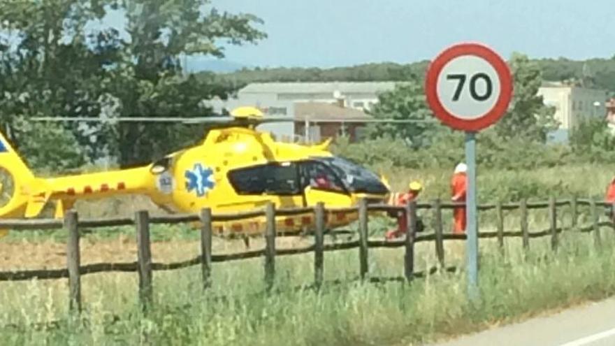 L&#039;helicòpter que ha traslladat el ferit.