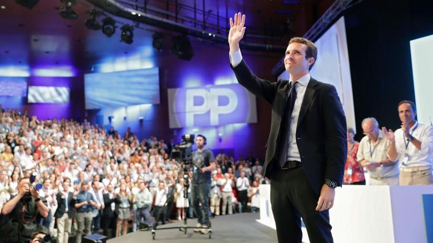 Casado celebra su triunfo en las primarias del PP.