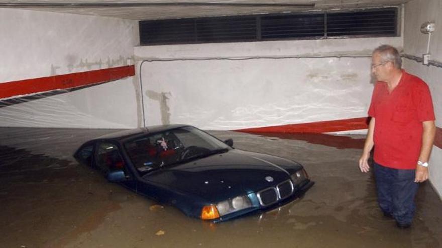 El agua se &#039;come&#039; los coches