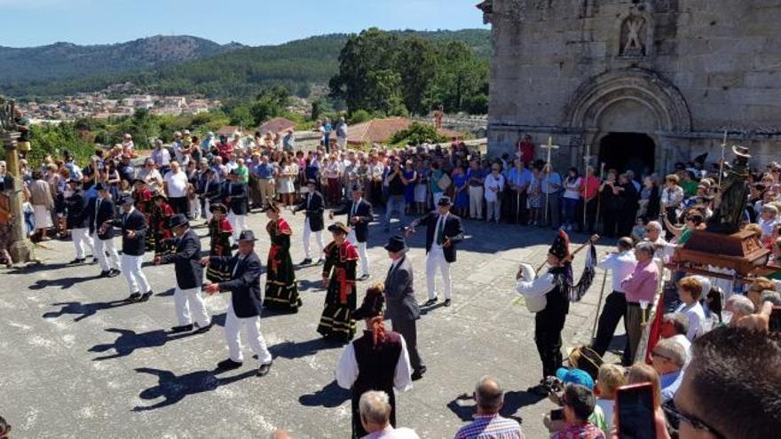 O Hío baila para rendir culto a San Roque