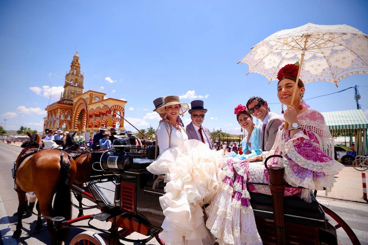 El paseo de los Carruajes de Tradición por la Feria de Córdoba, en imágenes El paseo de los Carruajes de Tradición por la Feria de Córdoba, en imágenes