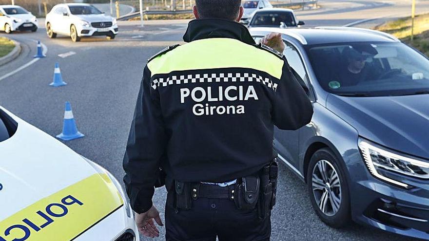 Un control de trànsit de la Policia de Girona, al gener.