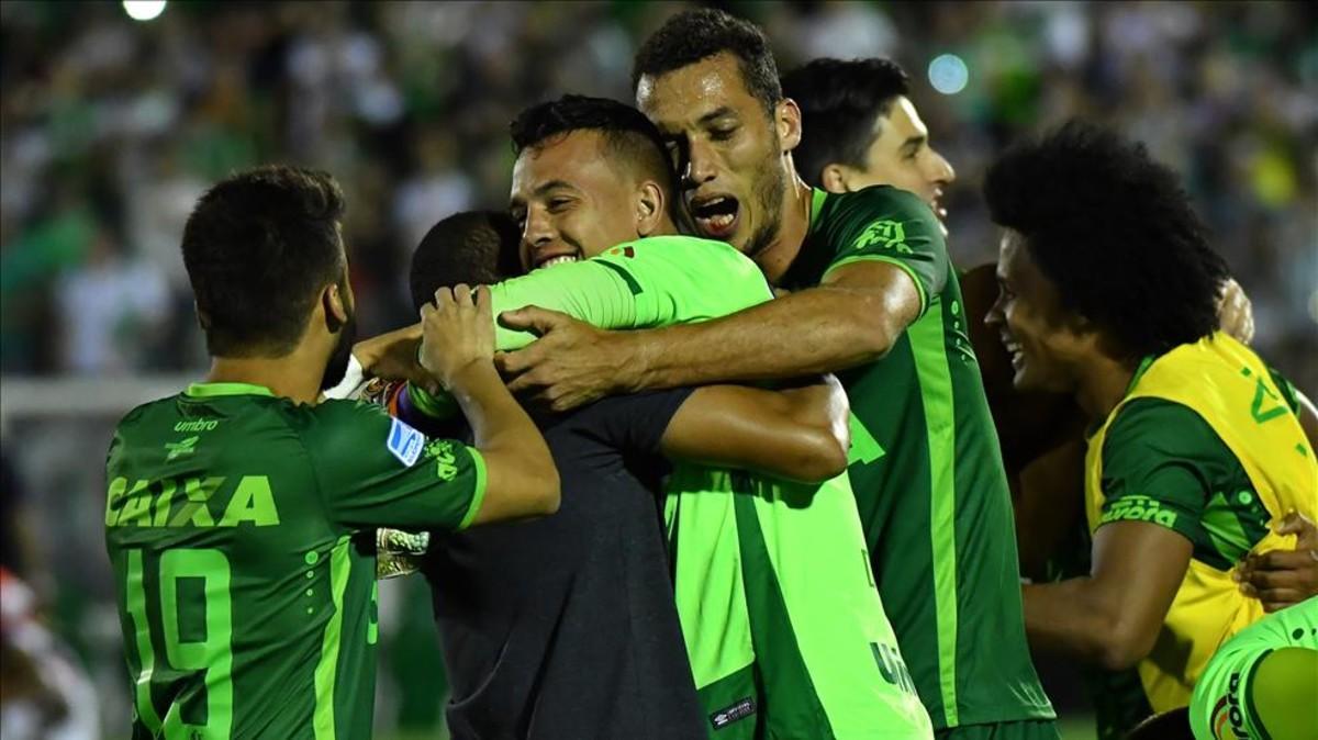 Follman reveló que el avión del Chapecoense "se apagó" y "comenzó a fluctuar lentamente"