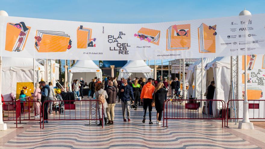 Imagen de la entrada de la Plaça del Llibre