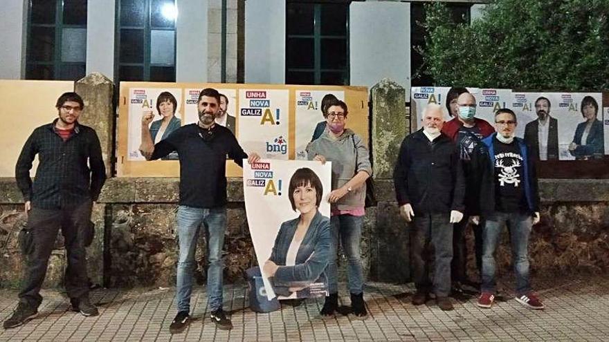 Candidatos a rostro descubierto en una pegada de máscara